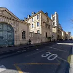 Luxury Newly Renovated 4 Stars Prestige , Panthéon Area, Apartamento *