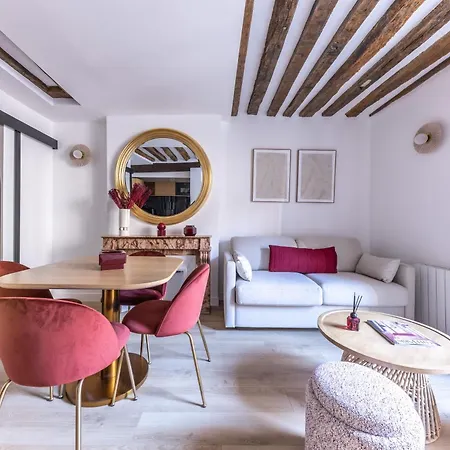 Luxury Newly Renovated 4 Stars Prestige , Pantheon Area, شقة