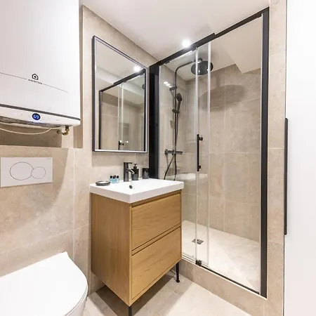 Luxury Newly Renovated 4 Stars Prestige , Pantheon Area, شقة *
