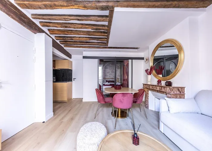 Apartament Luxury Newly Renovated 4 Stars Prestige Apartment , Pantheon Area, Central Paris