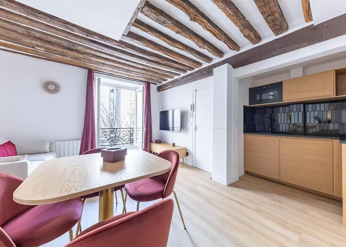 Apartament Luxury Newly Renovated 4 Stars Prestige Apartment , Pantheon Area, Central Paris Paryż