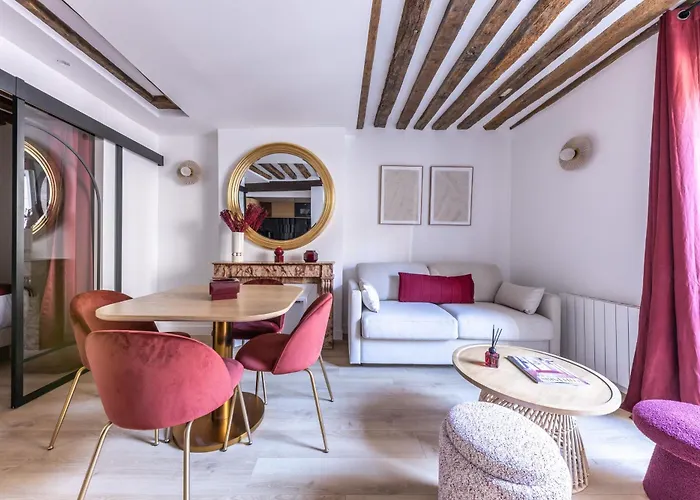 Luxury Newly Renovated 4 Stars Prestige Apartment , Pantheon Area, Central Paris Apartament