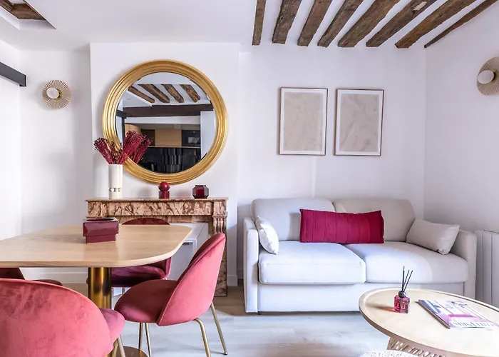 Apartament Luxury Newly Renovated 4 Stars Prestige Apartment , Pantheon Area, Central Paris