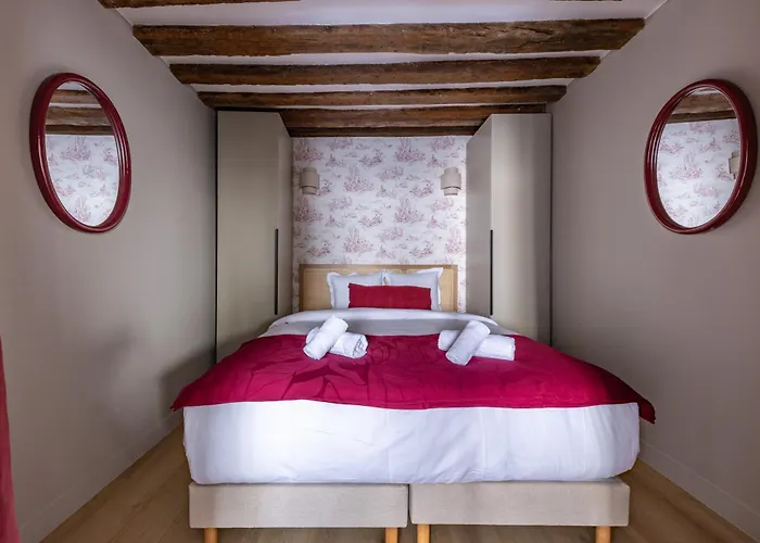 Luxury Newly Renovated 4 Stars Prestige Apartment , Pantheon Area, Central Paris Apartament